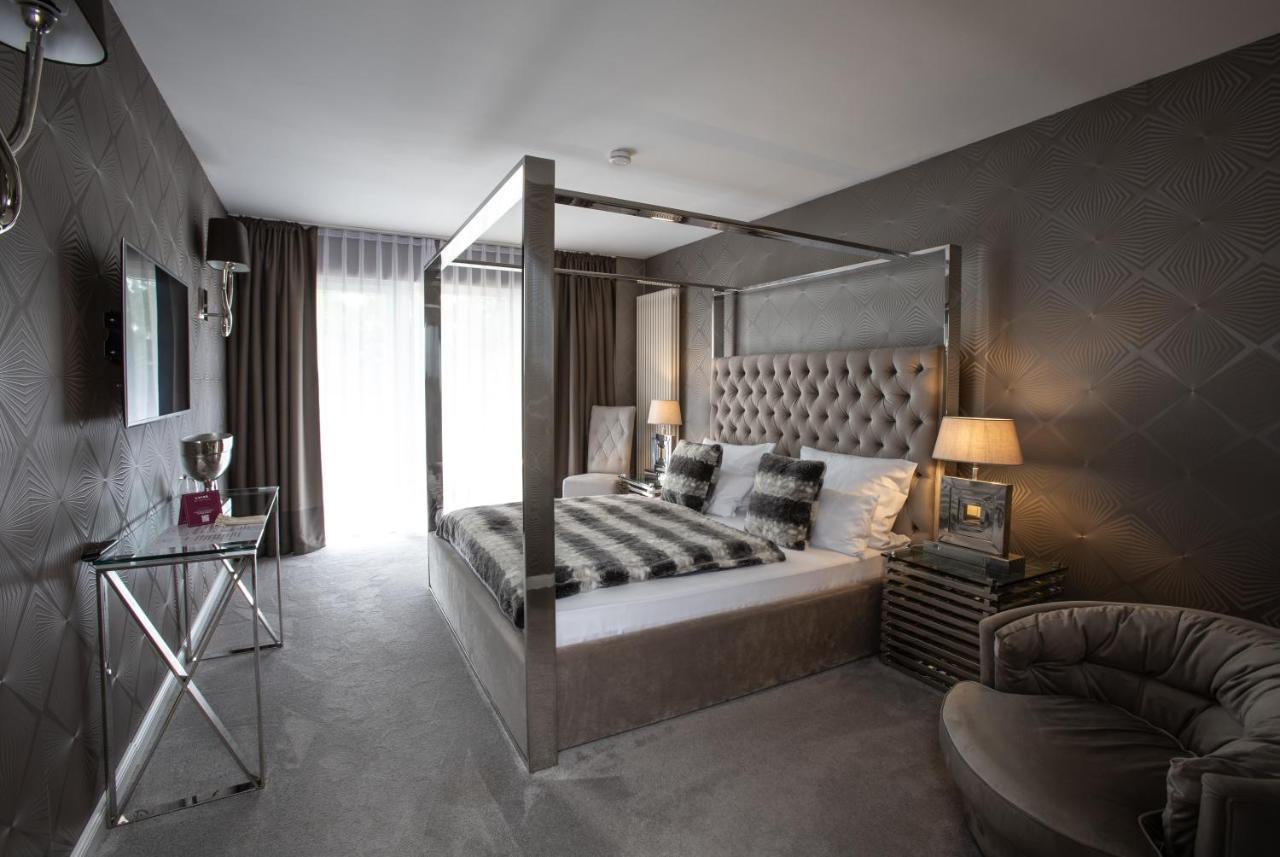 Waldhotel Luise ฟรอยเดนชตัดท์ ภายนอก รูปภาพ